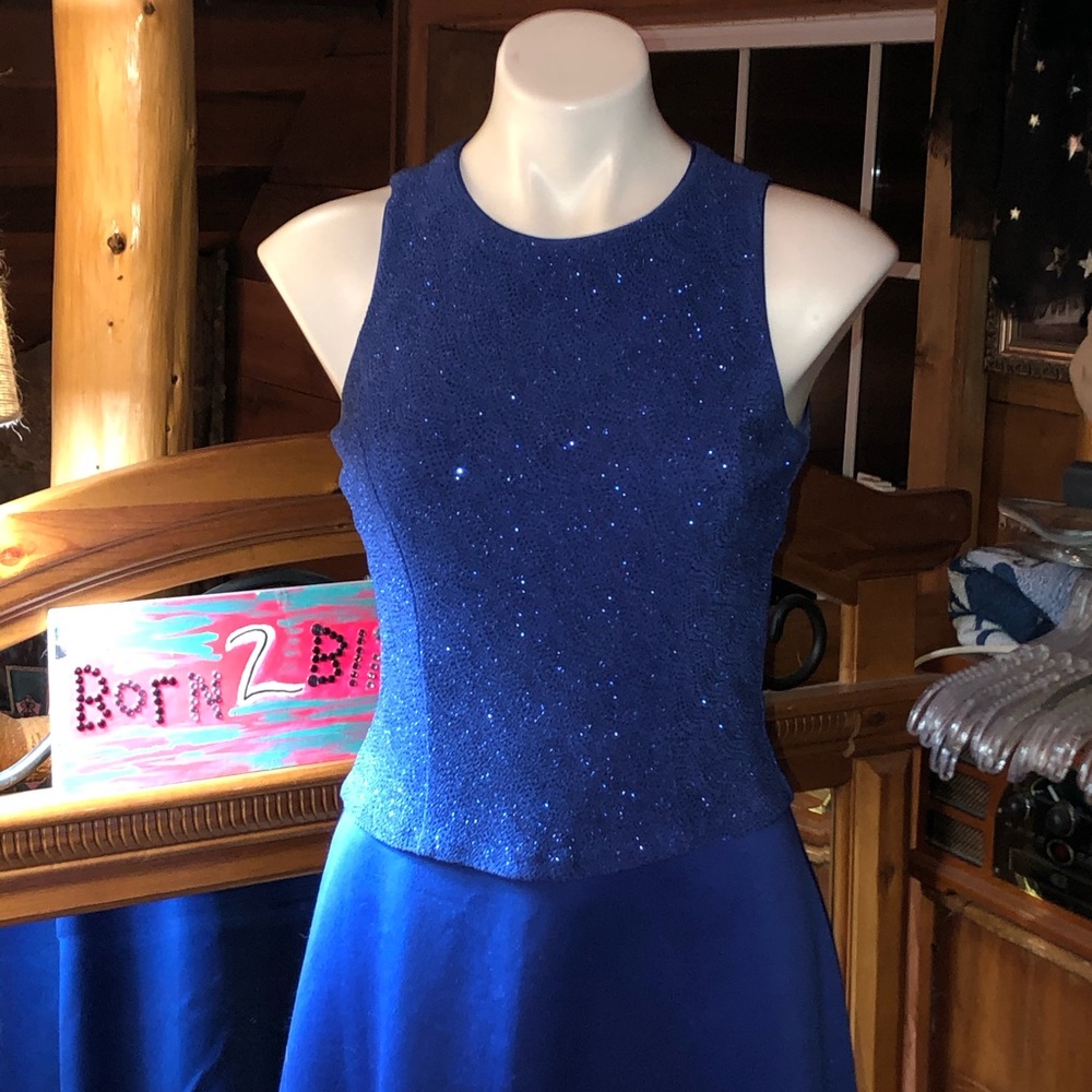 Formal Dress - Absolutely stunning - Picture 8 of 15